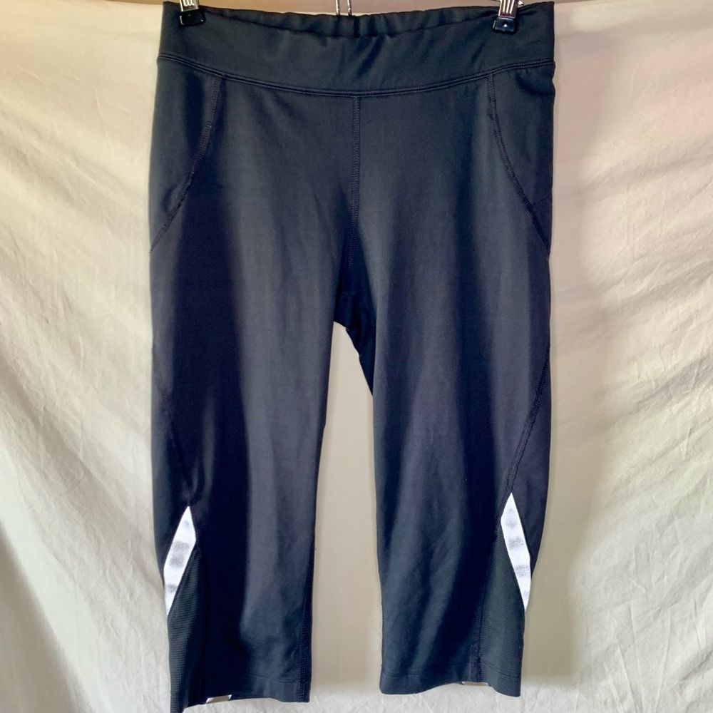 Champion Mesh Stripe Reflective Capri Leggings size Small